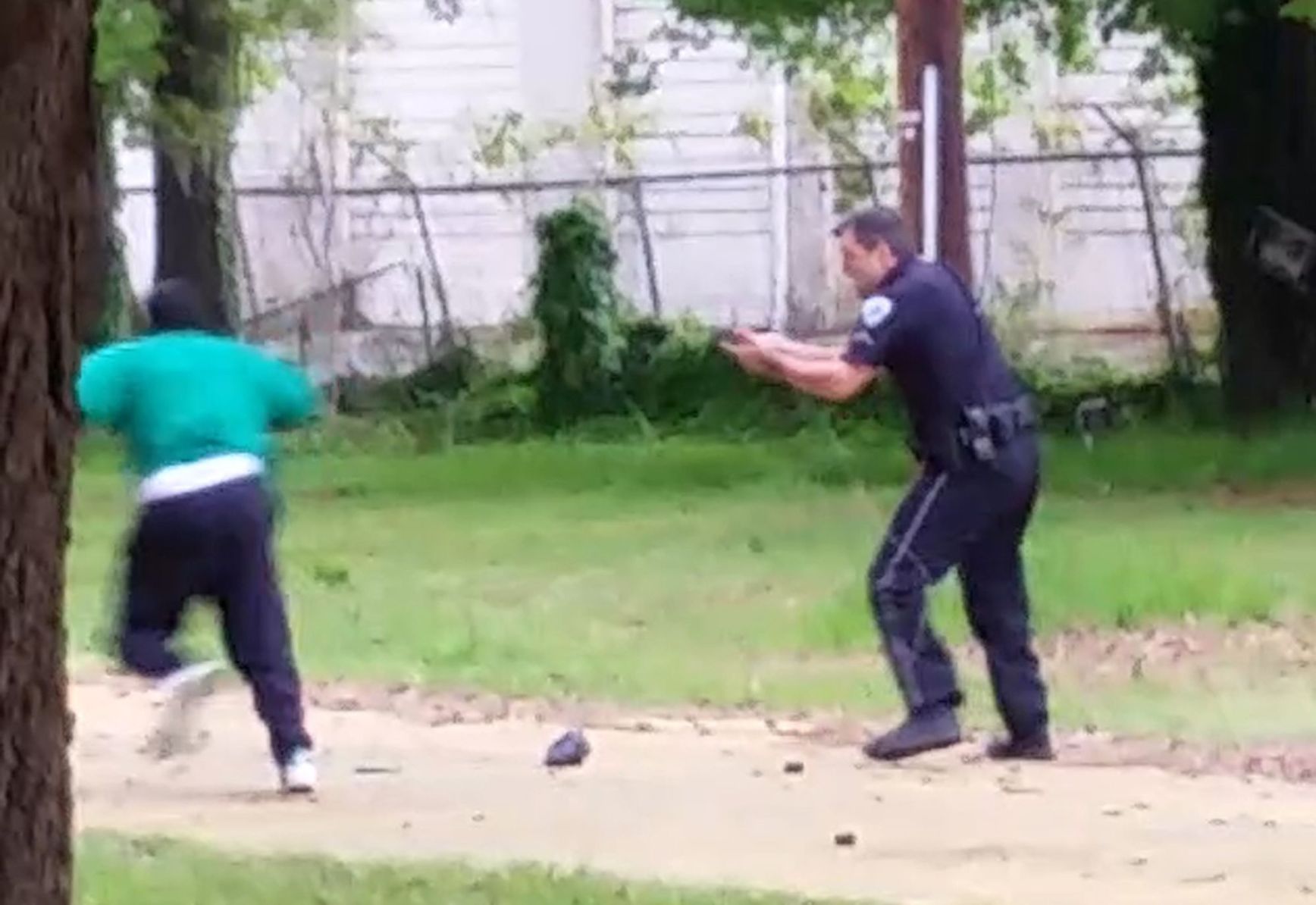 Police use of stun guns eyed in officer-involved killings Deputy reported that North Charleston officers did CPR on Walter Scott (copy) (copy)